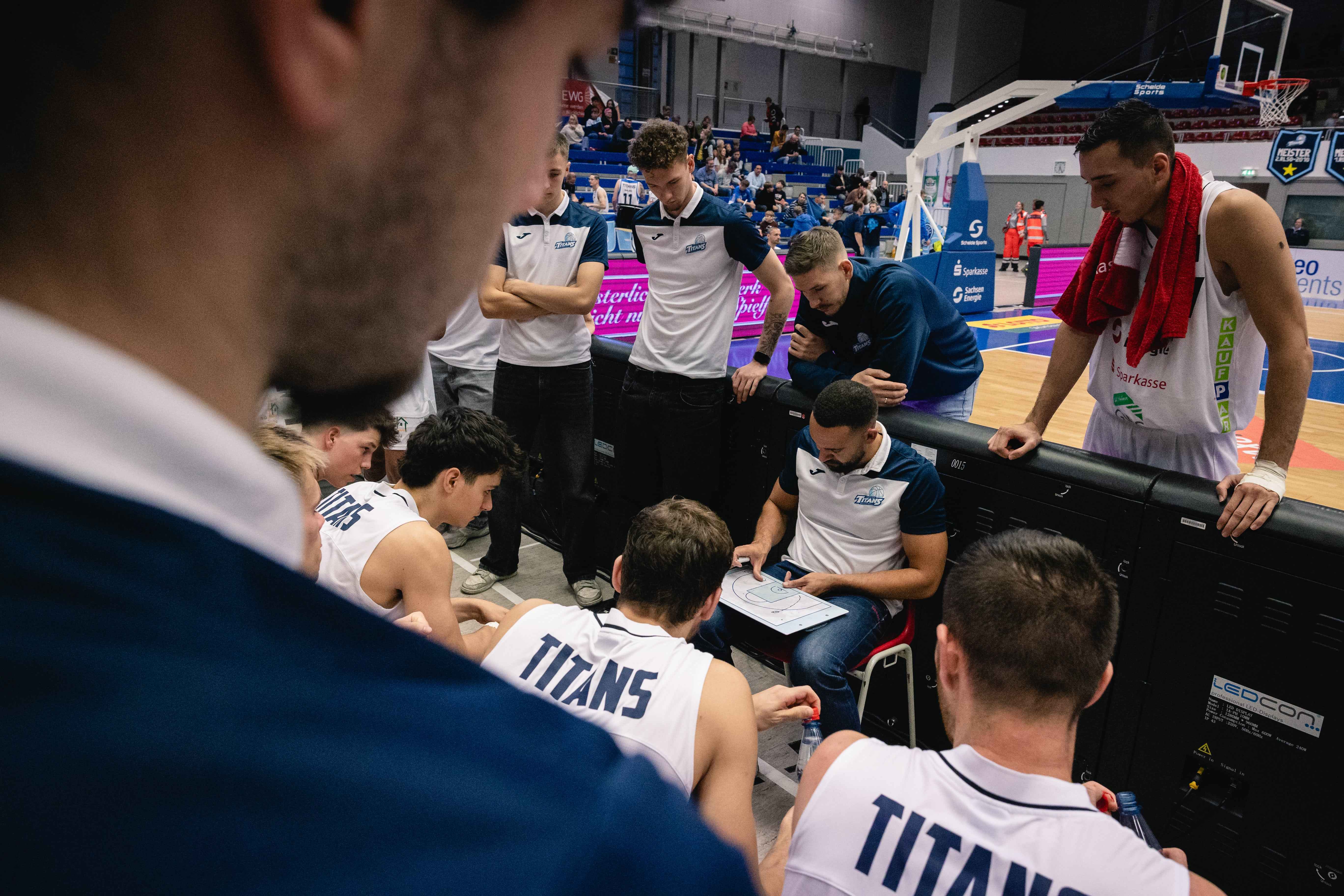 ProB: Derby-Niederlage: Fulminantes Erfurter Schlussviertel verhindert ersten Auswärtssieg